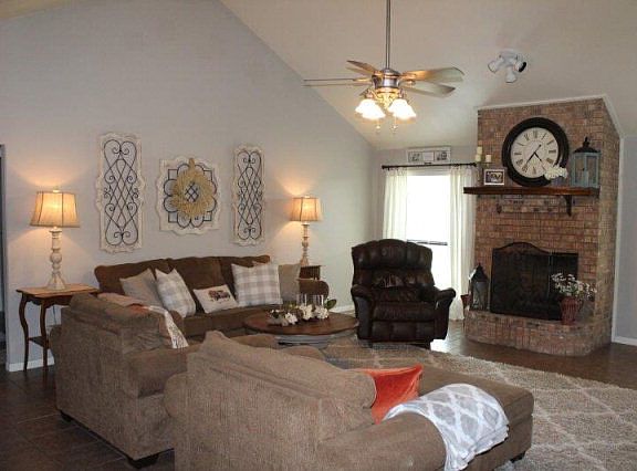 4th image of 111 Park Ln