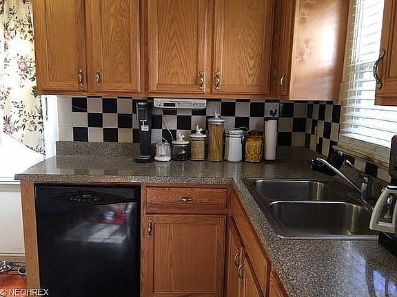 4th image of 1479 Winton Ave