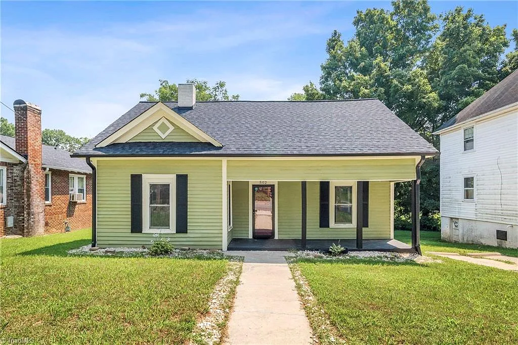 4 bed, 1.0 bath, $1,900 — Photo 1