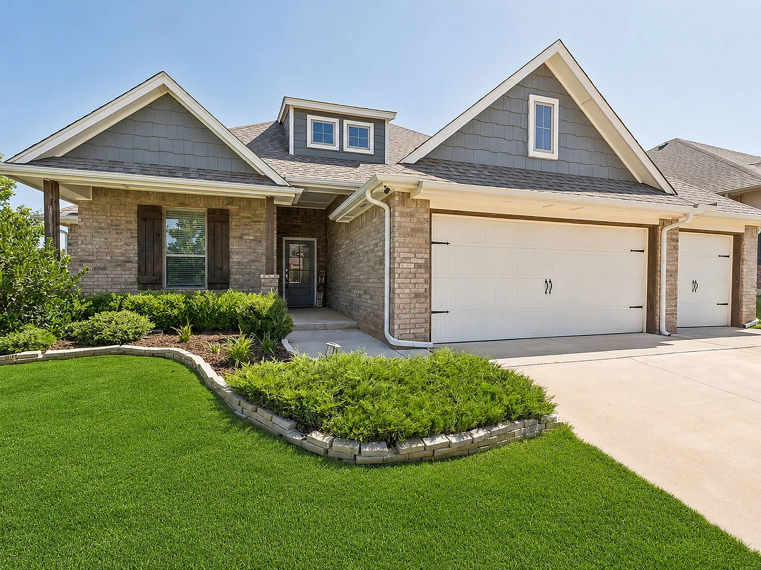 4 bed, 2347 sqft, $3,100 — Photo 3