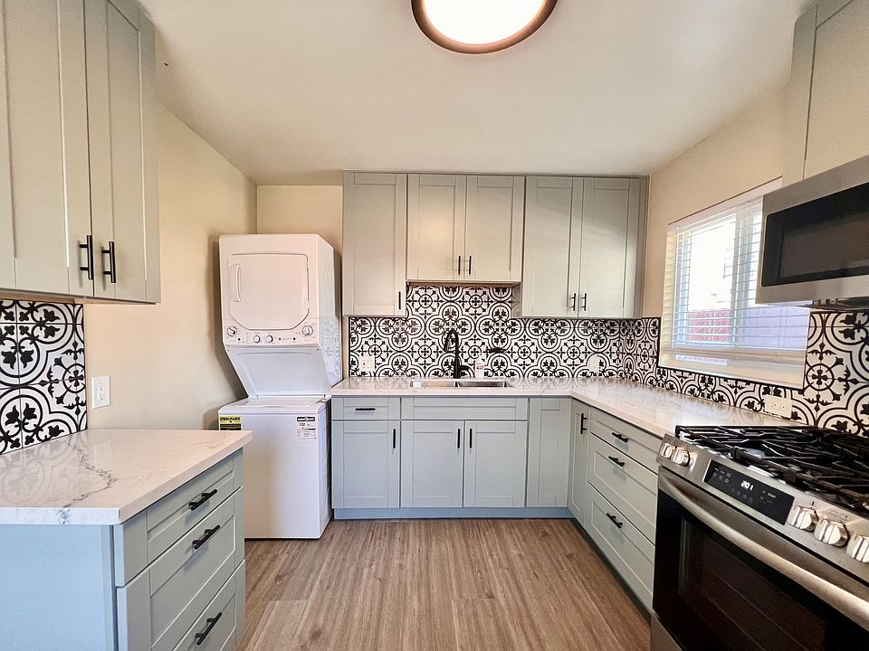 Eat-in Kitchen
