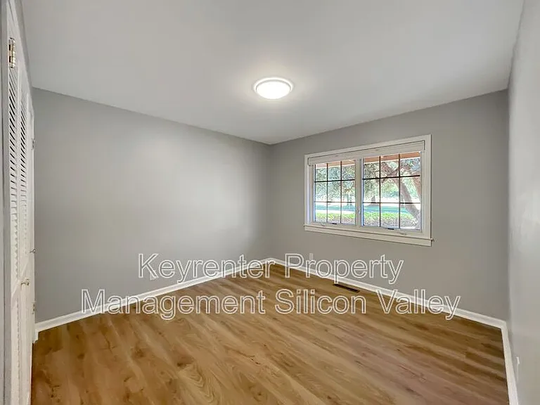 373 Redwood Ave — Photo 12
