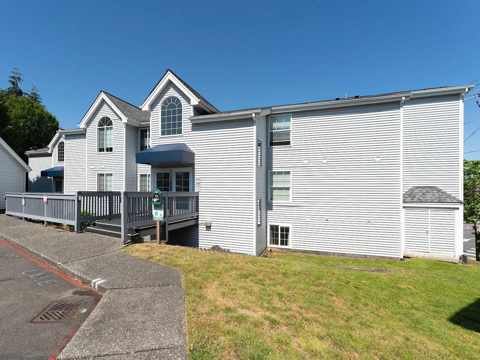 12023 SE 60th St Unit F Bellevue, WA 98006 (Warranty) SPC - 1 — Photo 2