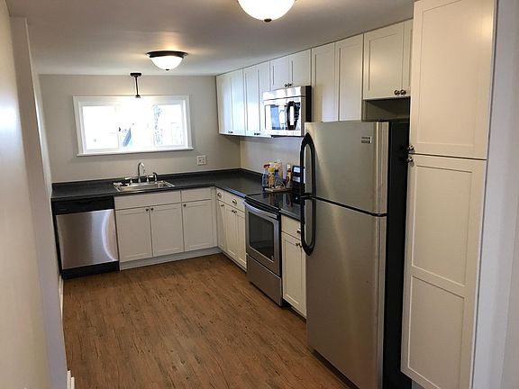 Eat-in kitchen 