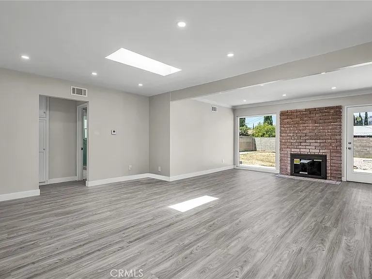 20431 Lassen St — Photo 3