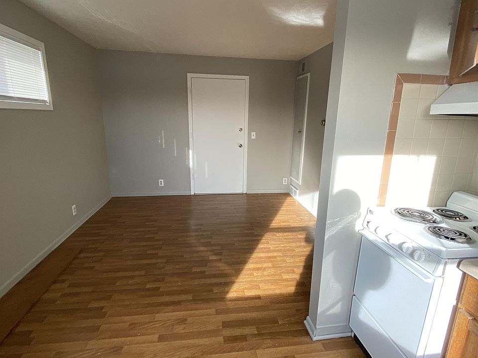1st image of 1422 Military Ave APT 4