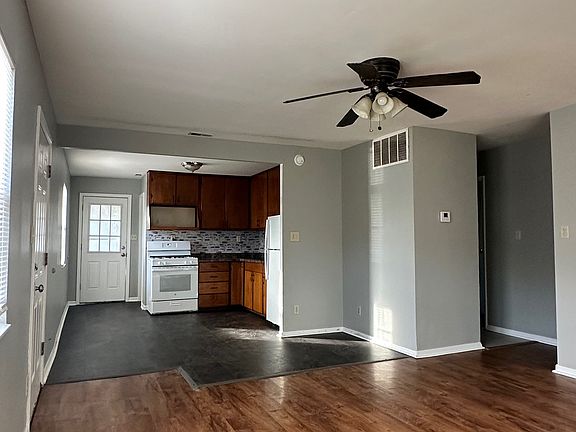 3rd image of 1603 Lindenwood Ln