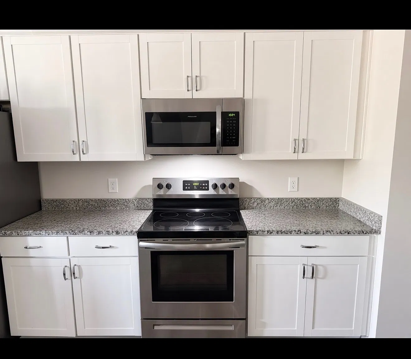 3 bed, 2.5 bath, 1933 sqft, $2,300 — Photo 2