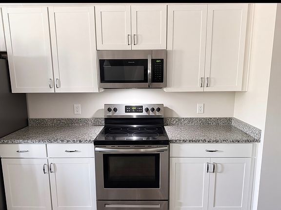 2nd image of 8 Felton Ct SE