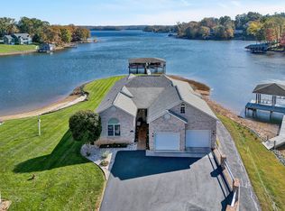 105 Lighthouse Ln, Moneta, VA 24121