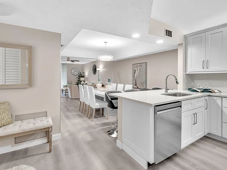 23249 Barwood Ln N #205 — Photo 3