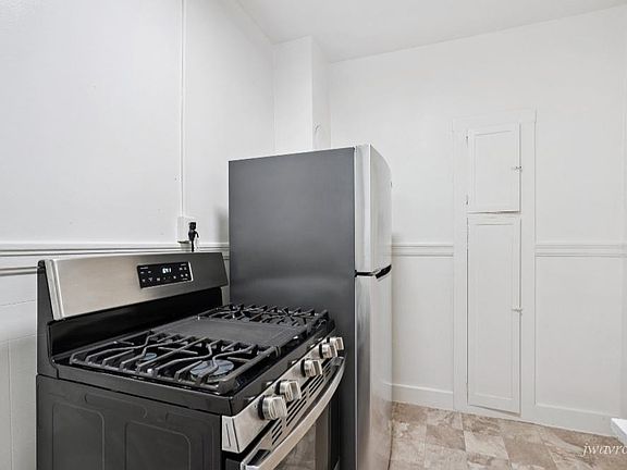 2nd image of 1556 Taylor St #K-2