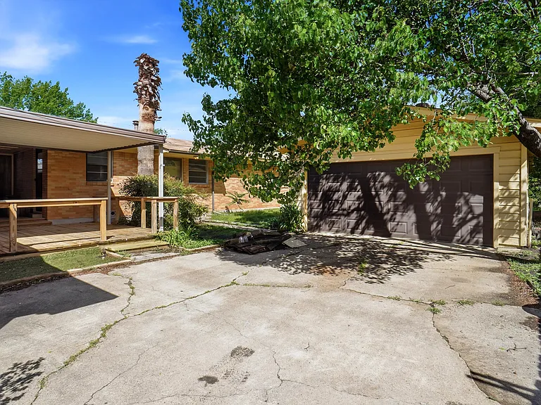 900 Emery St — Photo 19