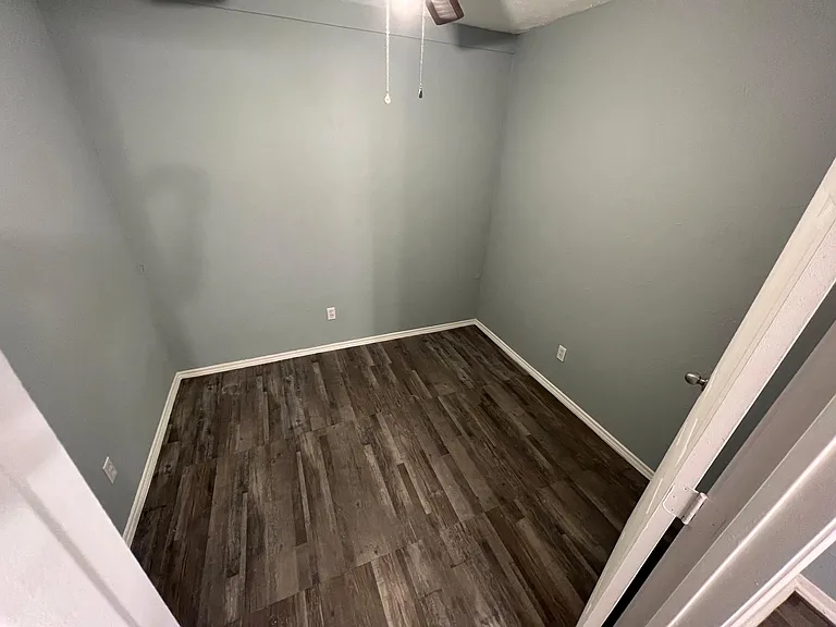 Hampton Gardens Apartment — Photo 23