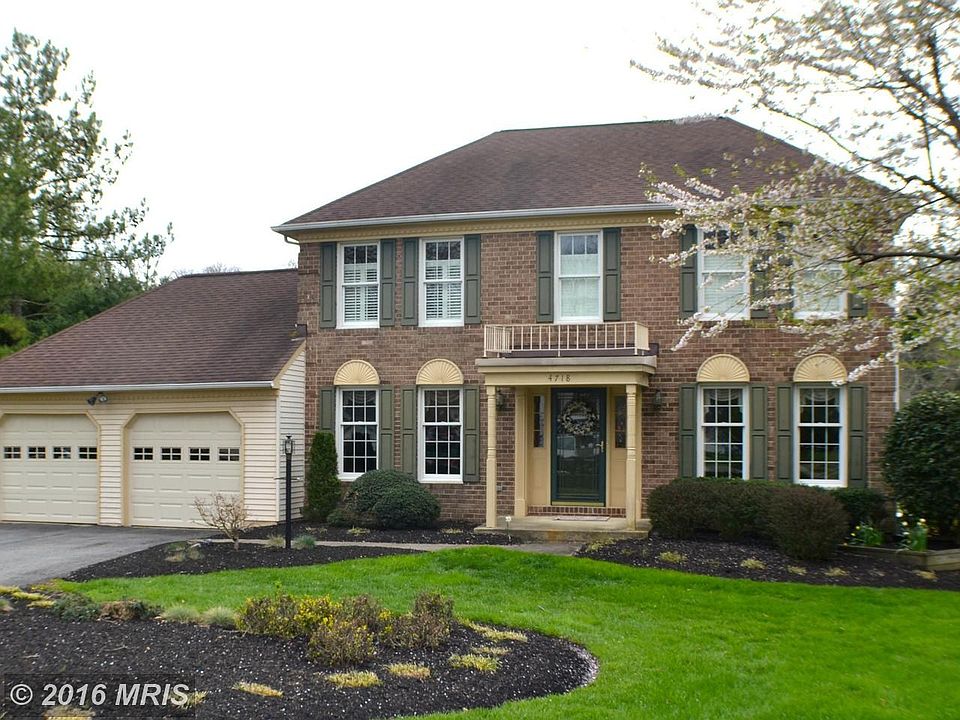 Gorgeous Colonial w/Two Car Garage
