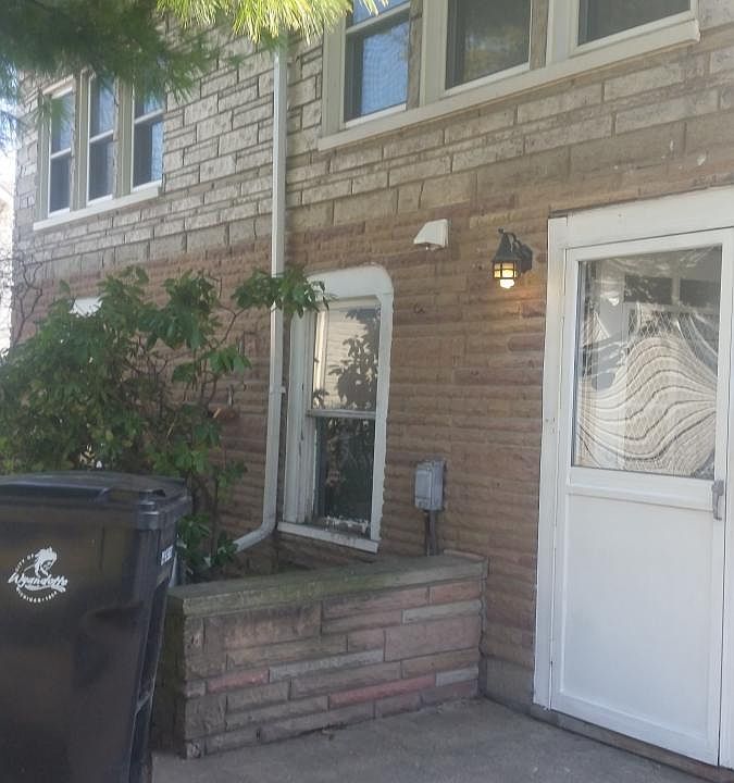 1st image of 447 Elm St