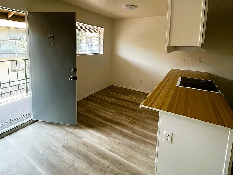 2002 E Sweetwater Ave #202 — Photo 2