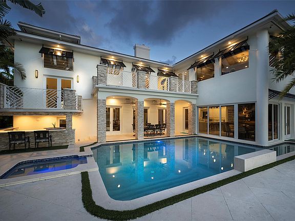 3rd image of 2307 N Riverside Drive