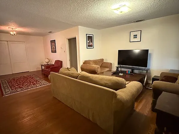 247 Cromwell Dr, San Antonio, TX 78228
