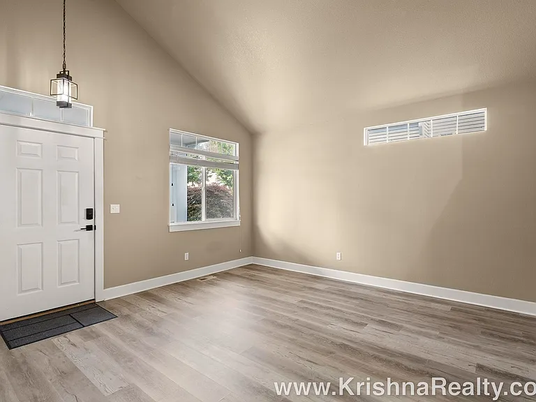 19405 SE 33rd St — Photo 4