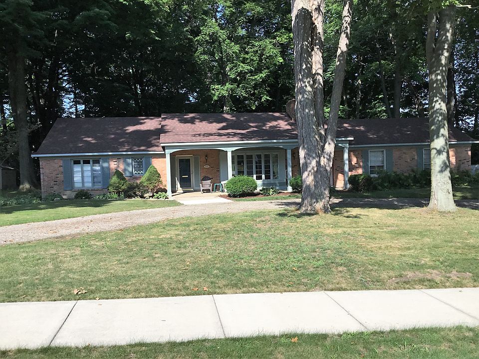 1st image of 555 Bancroft St