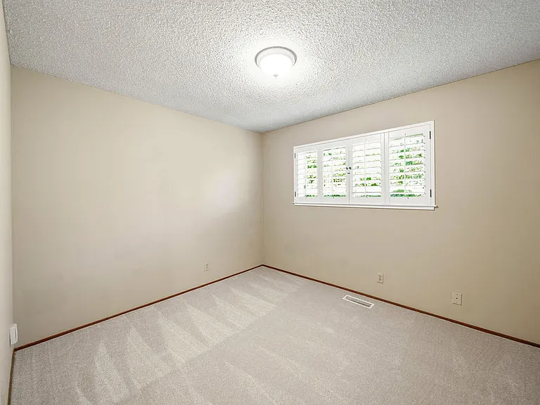 1911 Chateau Ct — Photo 17