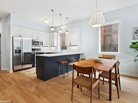 3rd image of 2862 W Lyndale St #2E