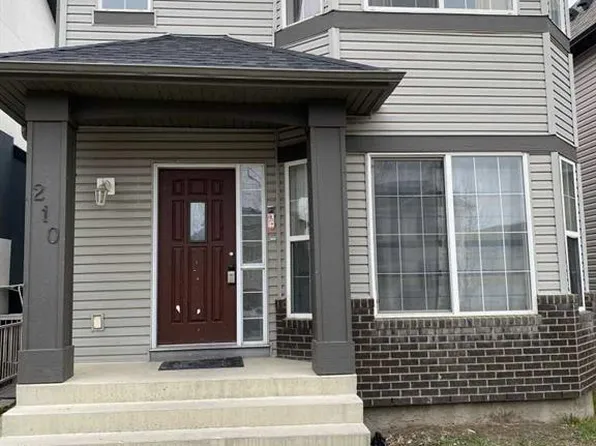 210 S Saddlebrook Way NE, Calgary, AB T3J 0B5