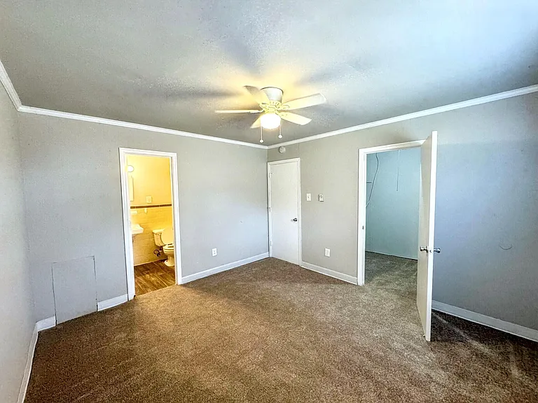 Huntwood Apartments — Photo 18