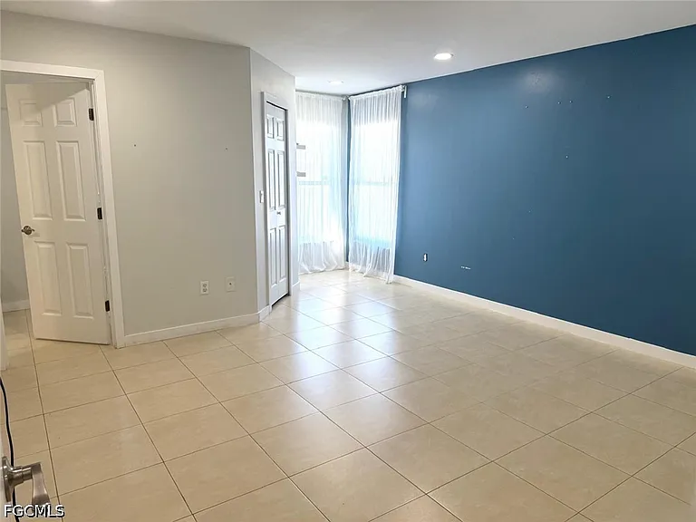 1203 SW 34th Ter — Photo 17
