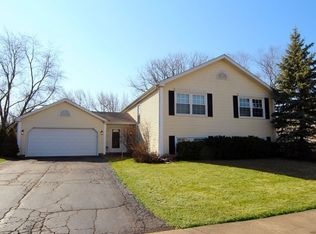795 Pheasant Ridge Dr, Lake Zurich, IL 60047
