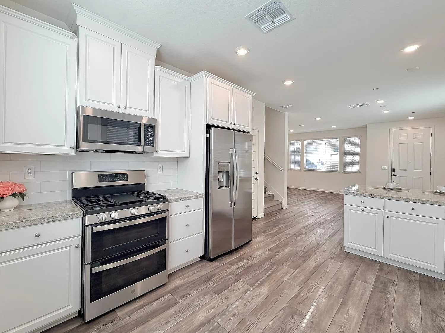 3 bed, 1438 sqft, $2,800 — Photo 2