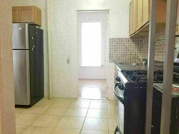 4th image of 92 Woodruff Ave APT 2
