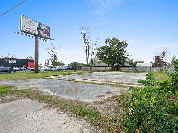 3rd image of 1723 N Highway 171
