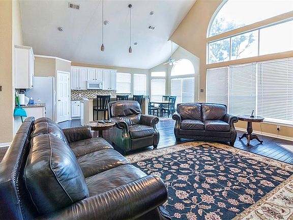 5th image of 4204 Debbie Dr
