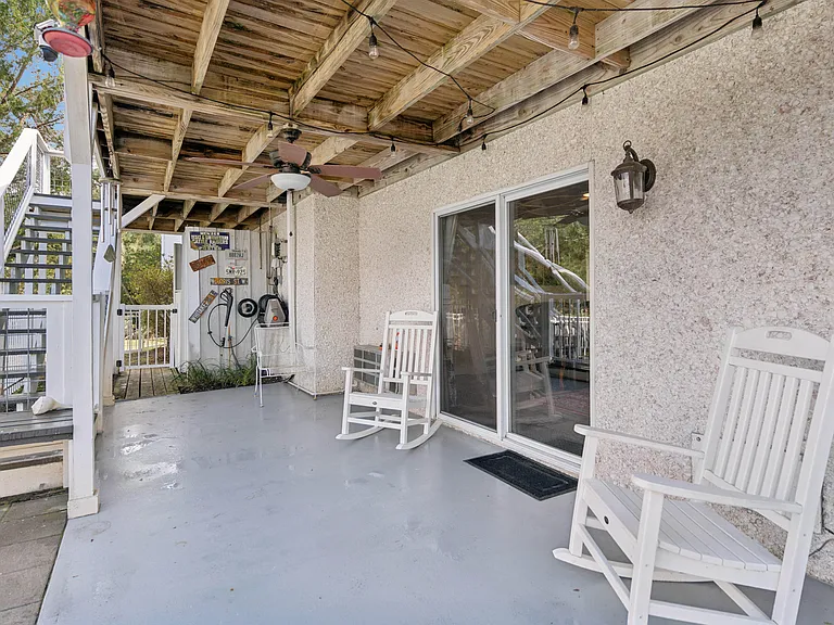 111 Thompson Cv — Photo 13