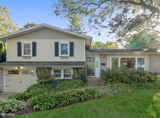 6949 Meadowcrest Dr, Downers Grove, IL 60516