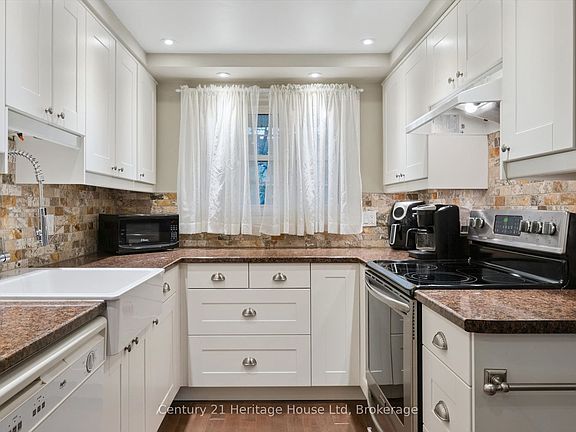 3rd image of 129 Victoria Rd N #3