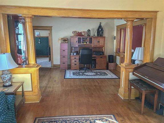 5th image of 203 E Lincoln St