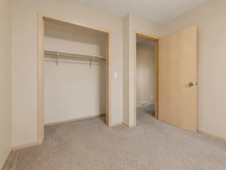 2nd Bedroom - closet