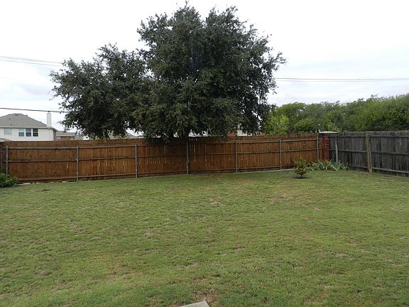 3rd image of 2219 Lilac Cir