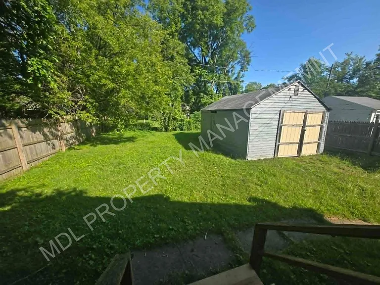 913 N Granger St — Photo 10