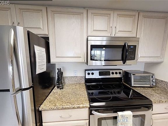 5th image of 429 NE Tradewind Ln Unit 103