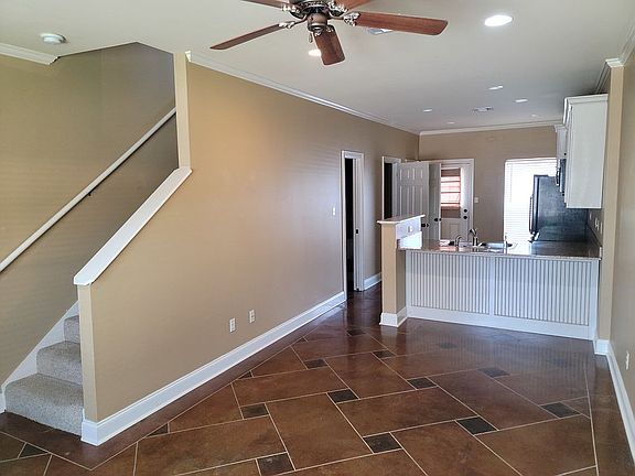 4th image of 2202 Johnston St #102