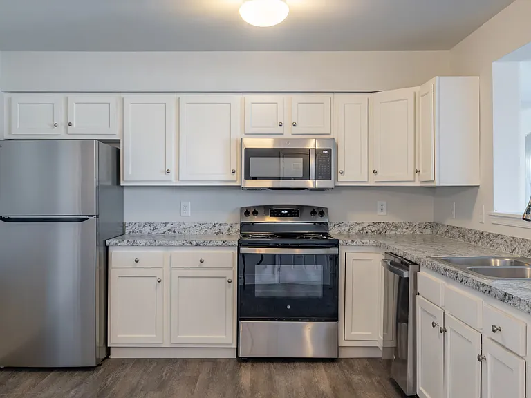 Smith Farm Apartments — Photo 11