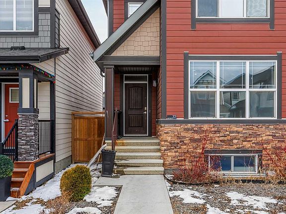 3rd image of 77 E Masters St SE