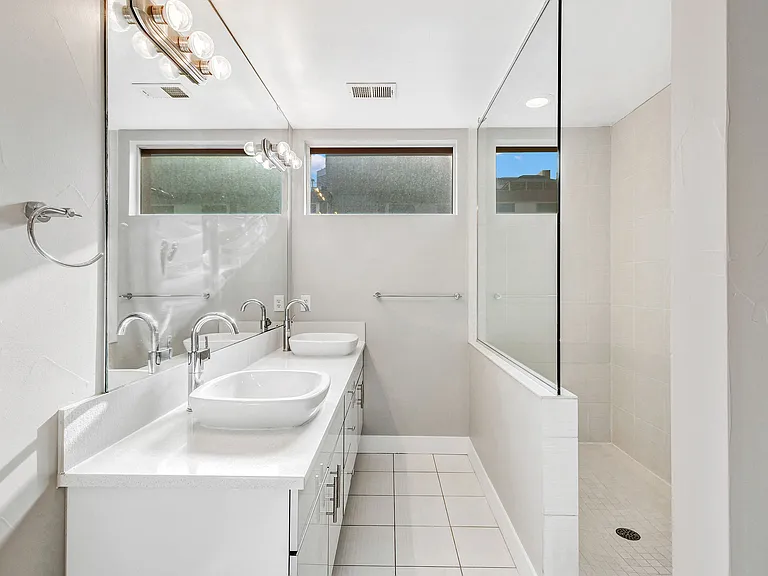 1015 N 21st St — Photo 35