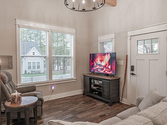 5th image of 3242 Parkstone Pl NW