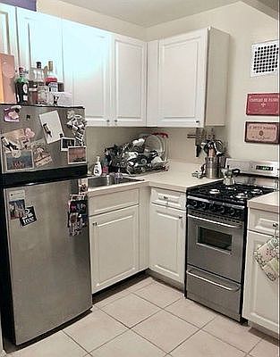 1st image of 210 E 22nd St APT 4L