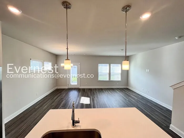4522 Skywood Ln — Photo 4